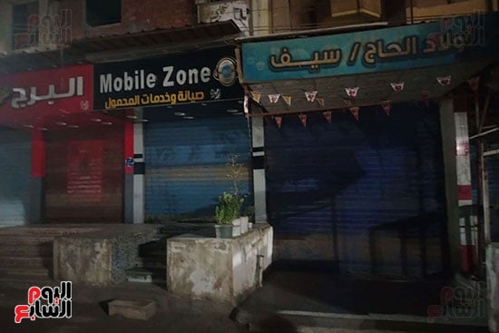 بعض المحلات المغلقة بعض المحلات المغلقة