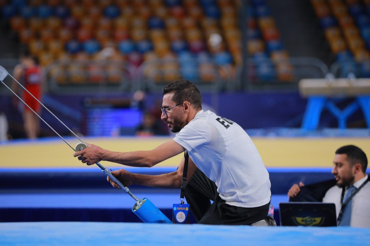 تركيب الأجهزة استعدادا لبطولة العالم للجمباز الفني (4)