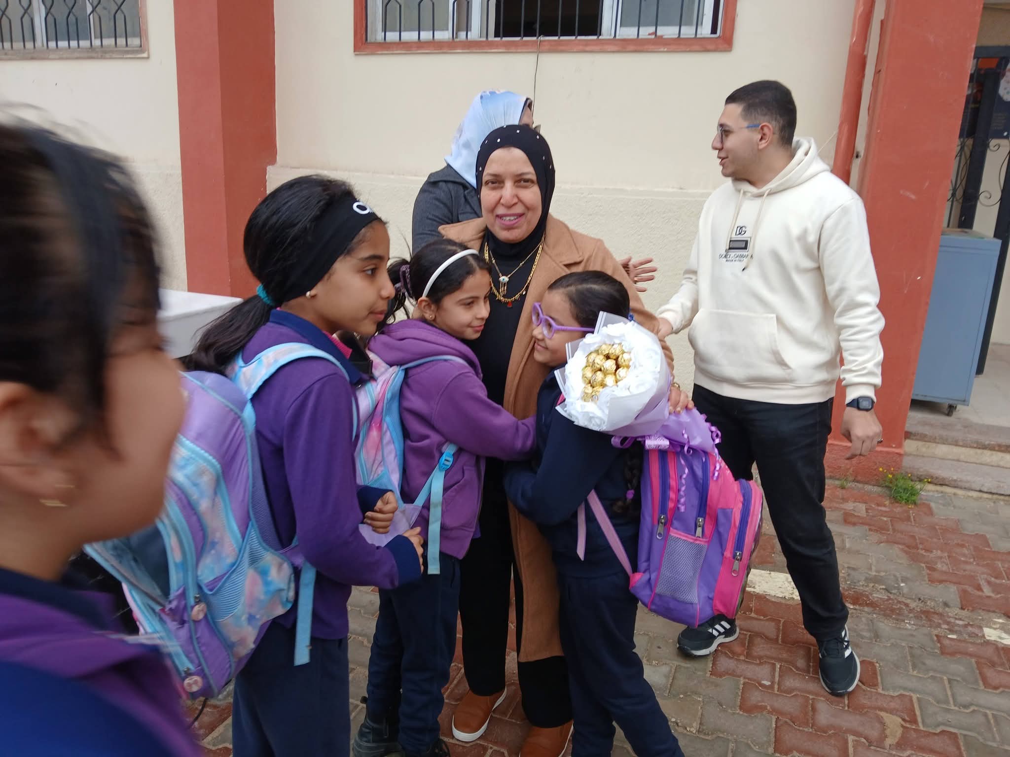 تهنئة الطالبات ل المعلمة