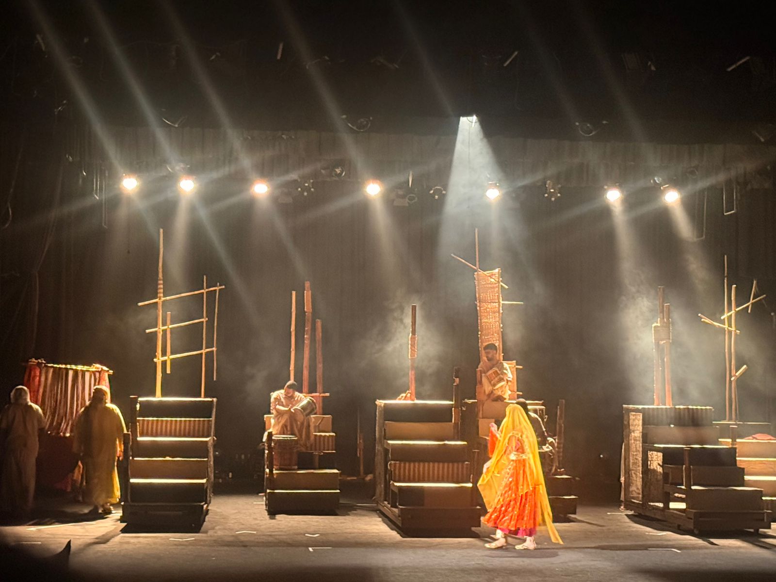 أيام الشارقة المسرحية (1)