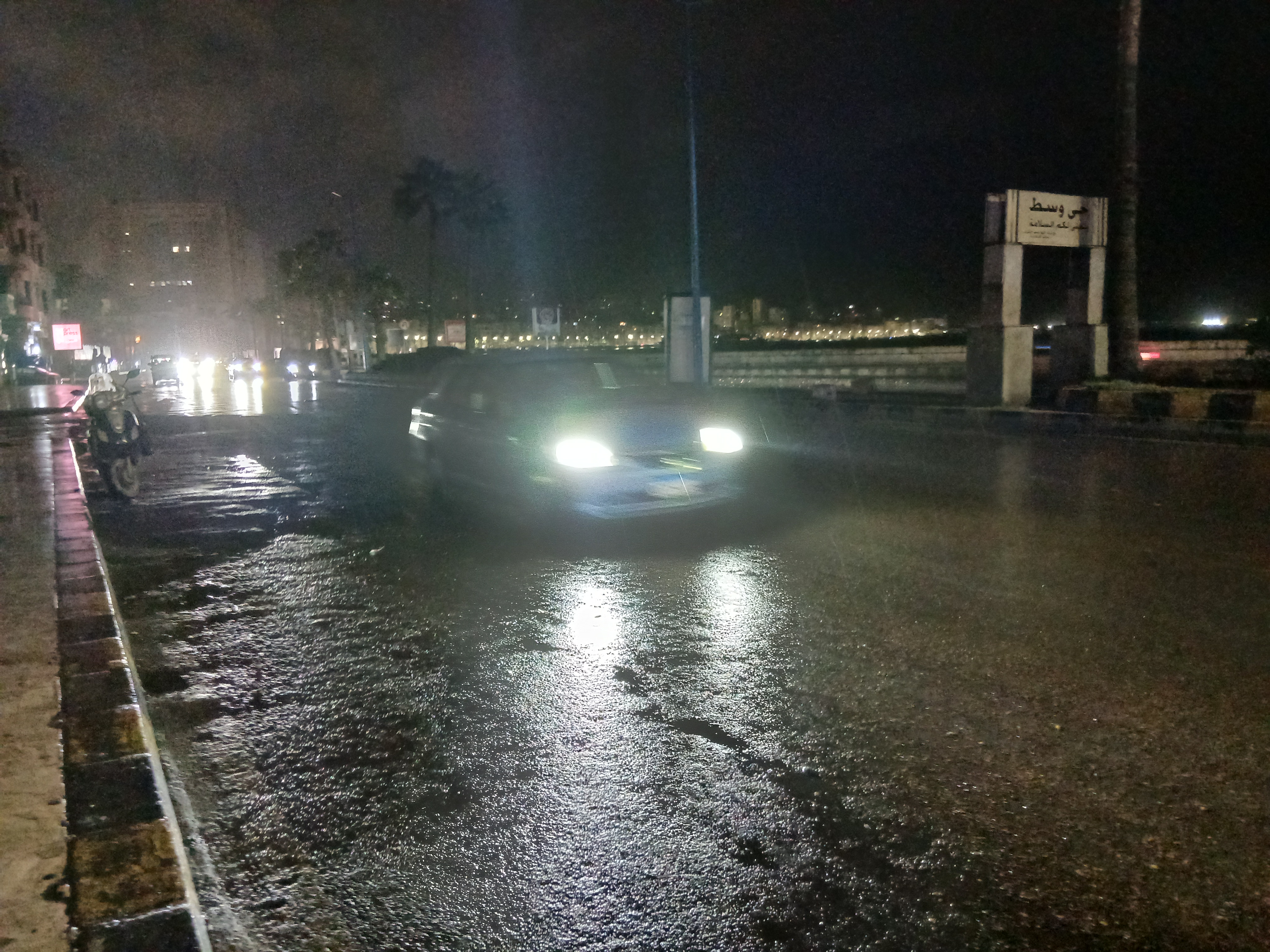امطار غزيرة تضرب الإسكندرية ليلا امطار غزيرة تضرب الإسكندرية ليلا