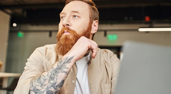 رجل صاحب وشم رجل صاحب وشم