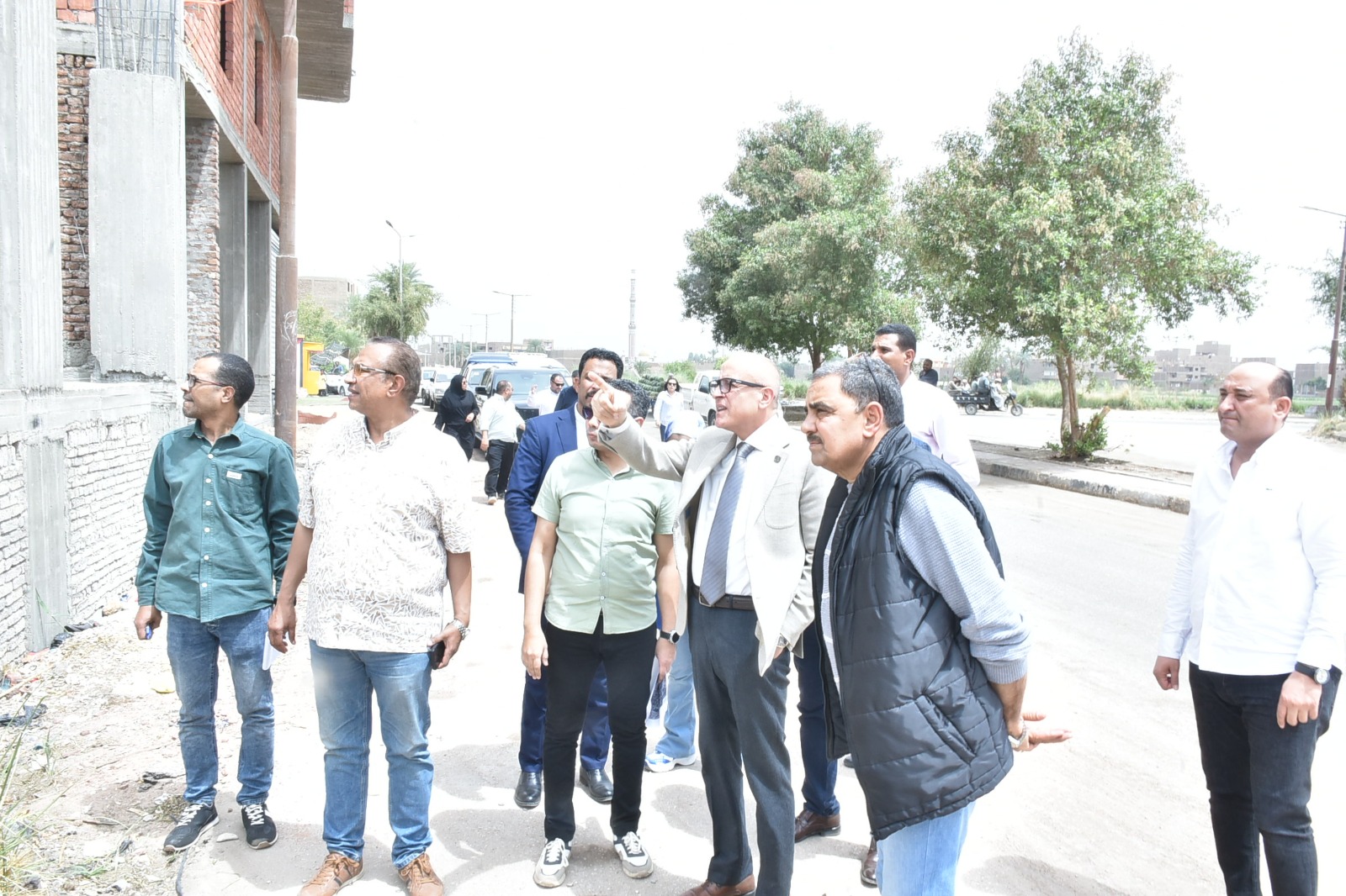 جولة لمتابعة الخدمات ومشروعات البنية التحتية بالكرنك