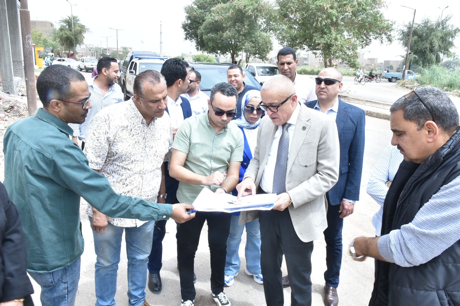 جولة المحافظ لمتابعة الخدمات ومشروعات البنية التحتية بالكرنك