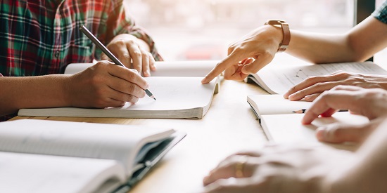 زملاء الدراسة