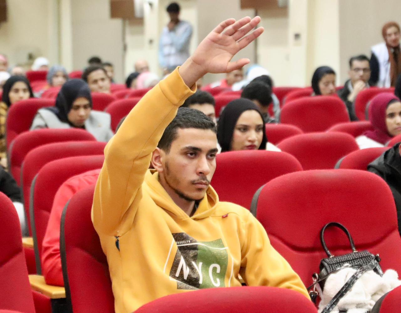 ملتقى  قيم  لمعهد إعداد القادة