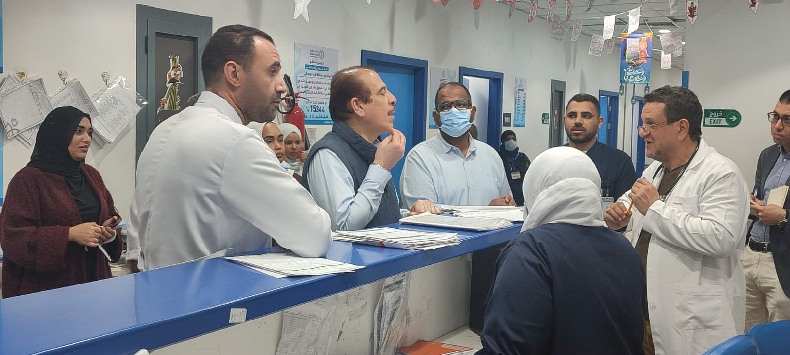 نائب وزير الصحة خلال الجولة نائب وزير الصحة خلال الجولة