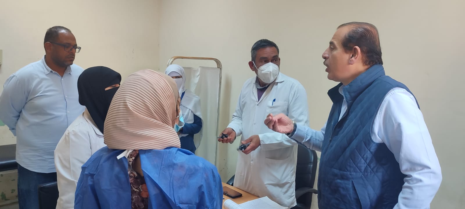 جانب من جولة نائب وزير الصحة جانب من جولة نائب وزير الصحة