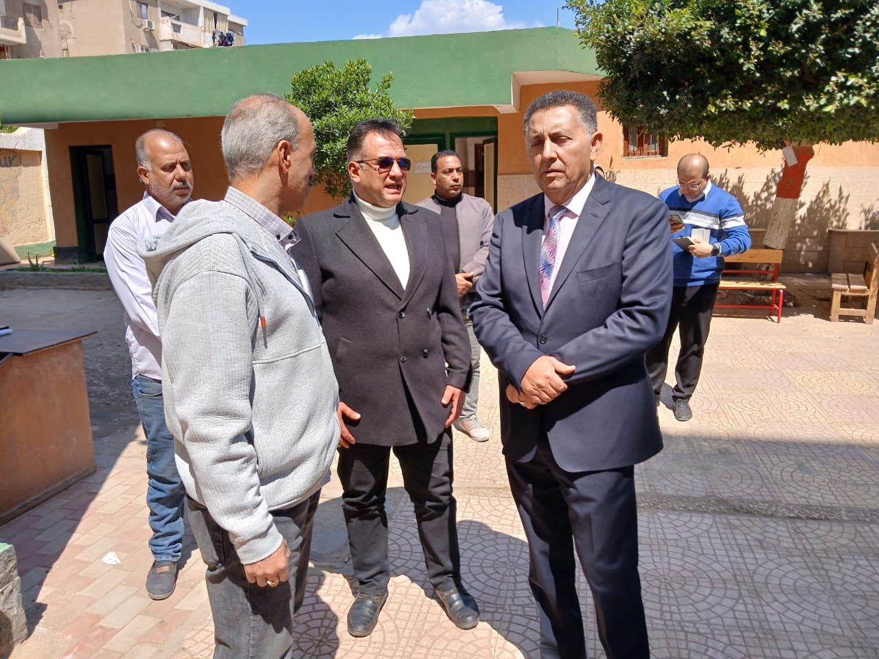 تفقد العمل بالعيادات