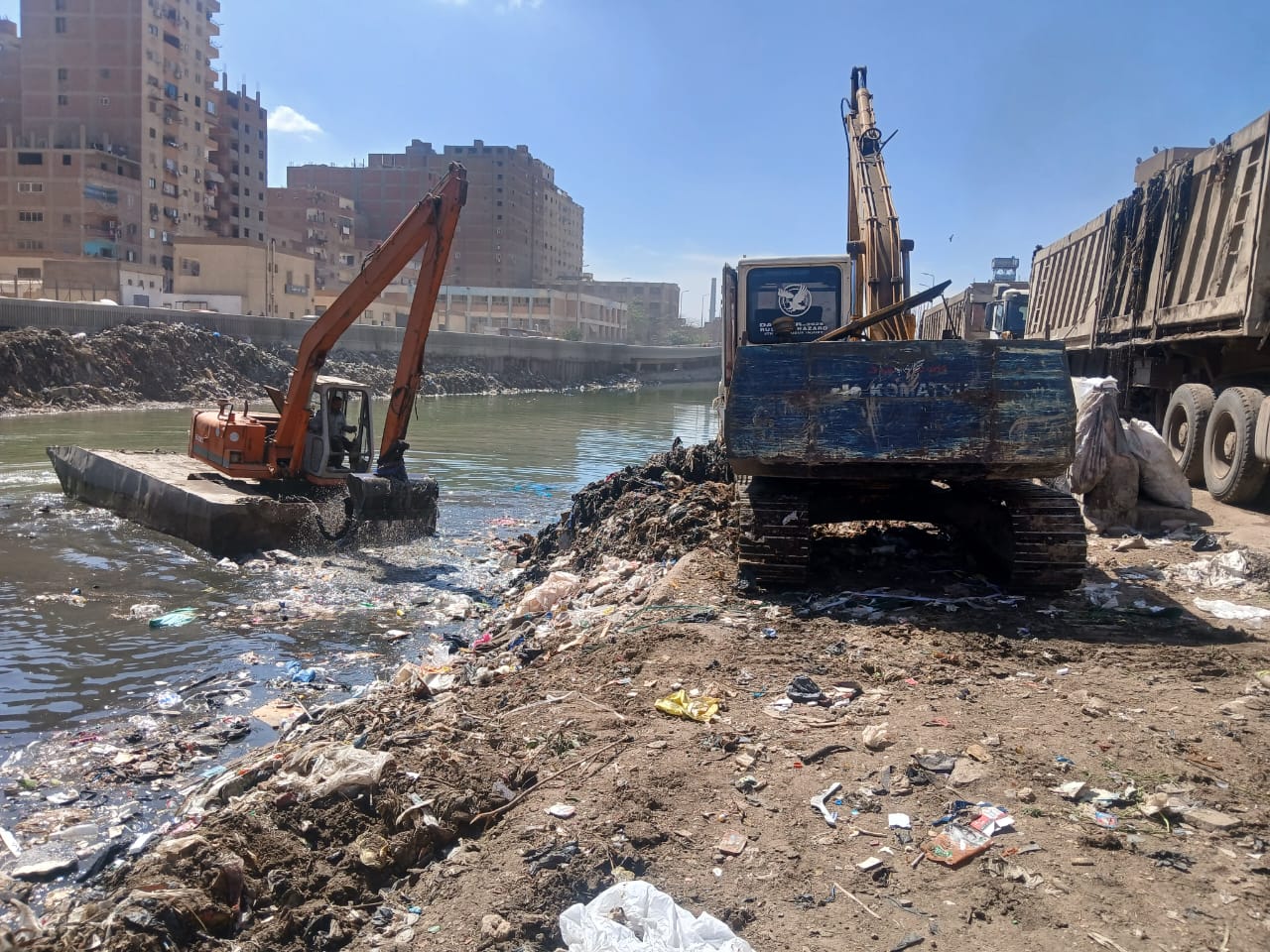 جانب من أعمال التطهير جانب من أعمال التطهير