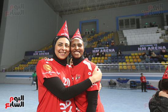 فرحة لاعبات الاهلي بالفوز بدوري الكرة الطائرة (5)