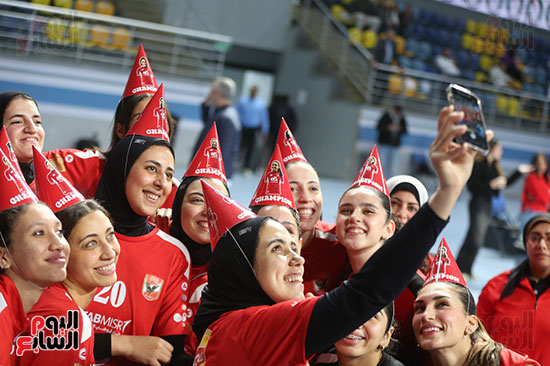 فرحة لاعبات الاهلي بالفوز بدوري الكرة الطائرة (2)