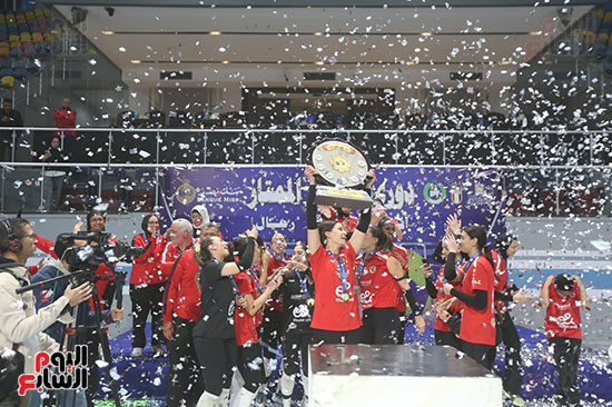 فرحة لاعبات الاهلي بالفوز بدوري الكرة الطائرة (4)