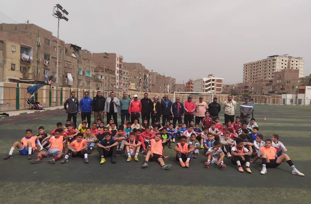 صور تذكارية مع الفرق
