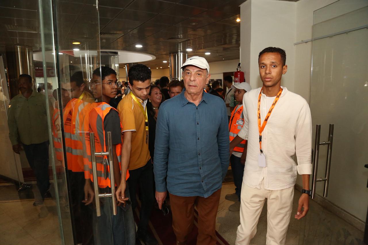 محمود حميدة فى معرض سينما يوسف شاهين