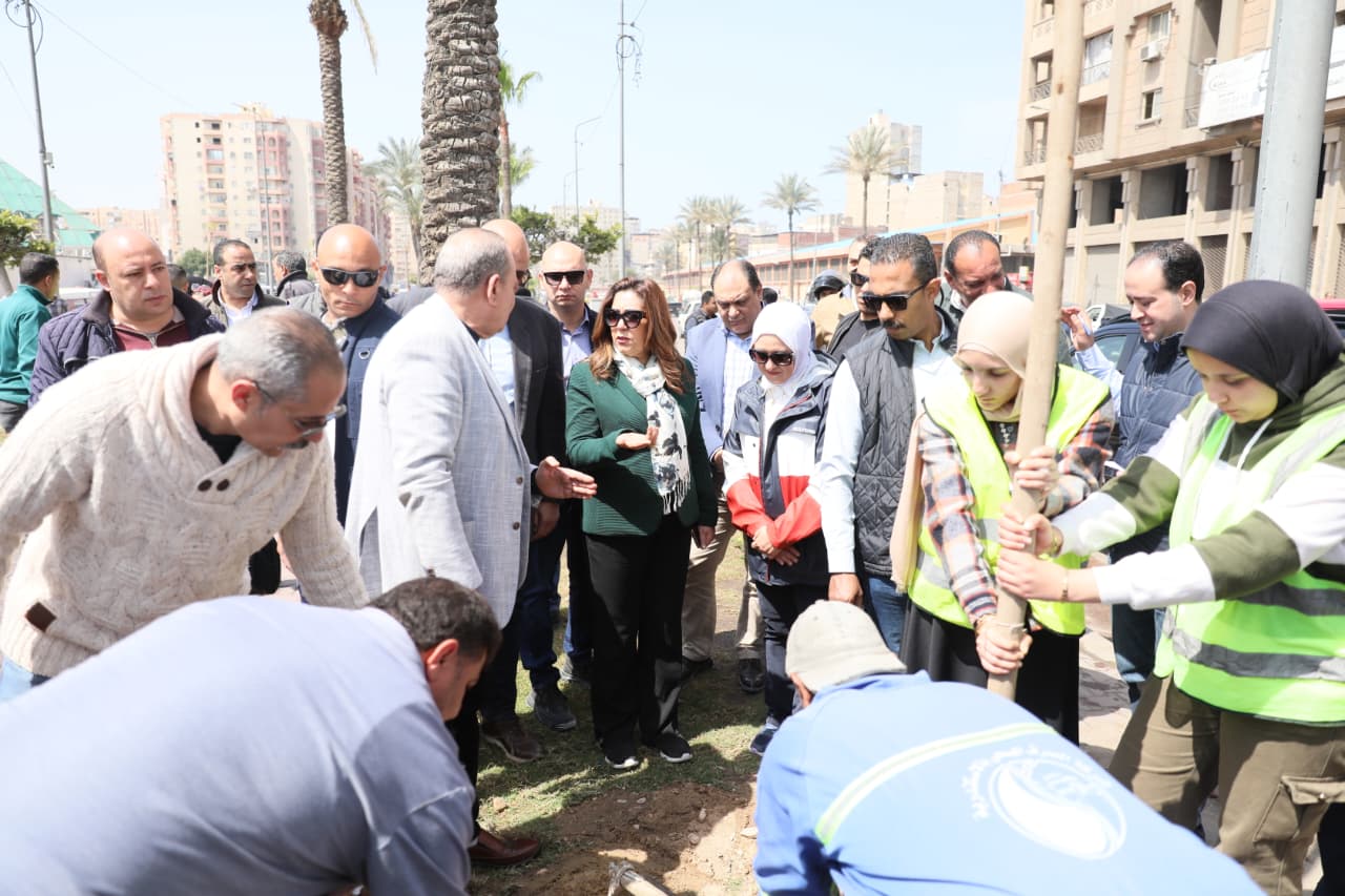 وزيرة البيئة في جولة بالاسكندرية وزيرة البيئة في جولة بالاسكندرية