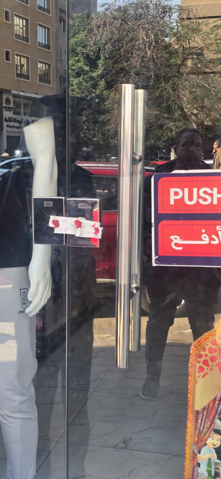 تشميع 5 محلات تعمل دون ترخيص خلال حملة افى العجوزة (4)