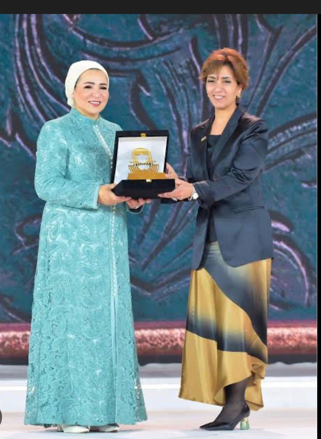 السيدة انتصار السيسي تكرم نهى الصناديدي