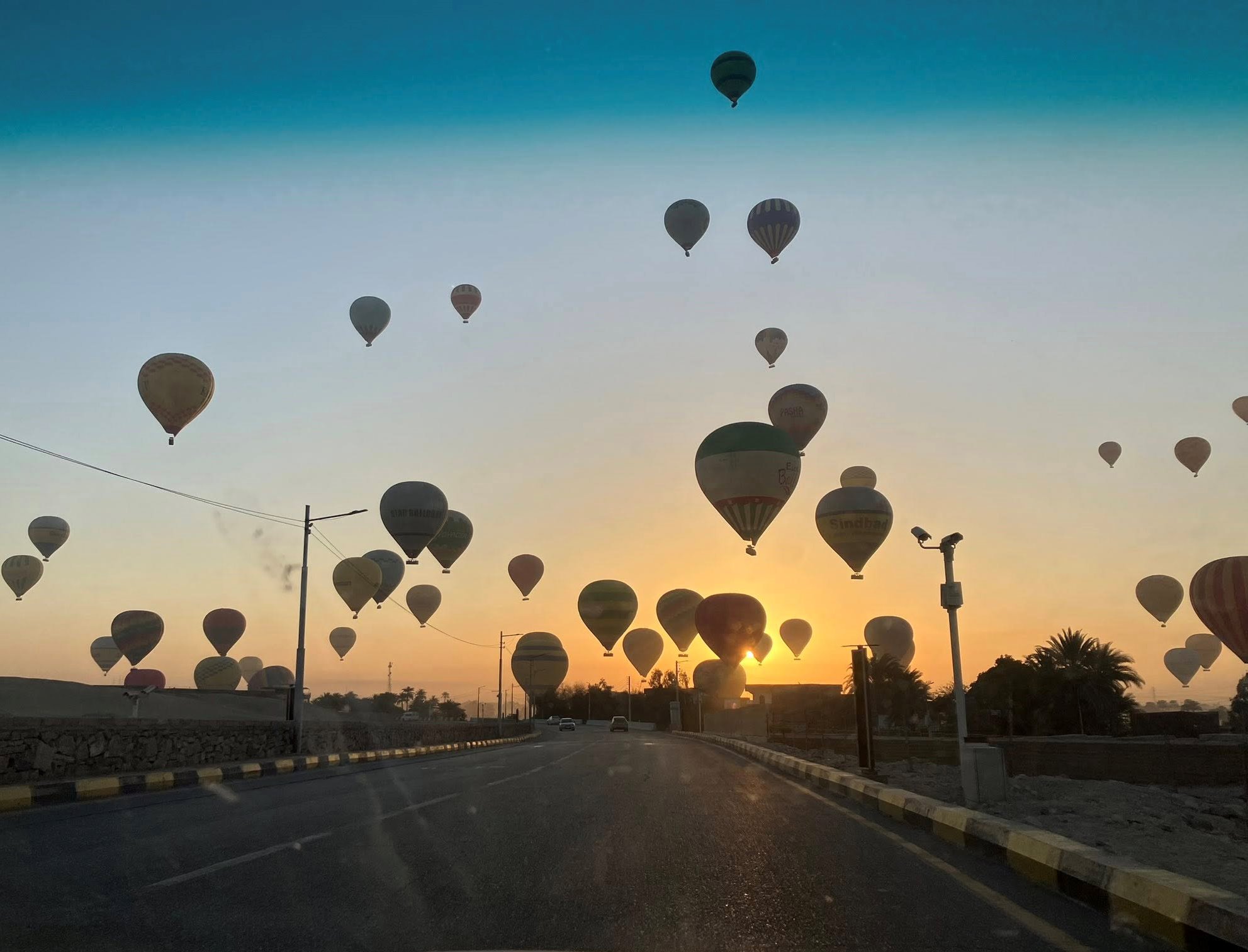 خروج رحلات البالون الطائر فجراً فى الأقصر