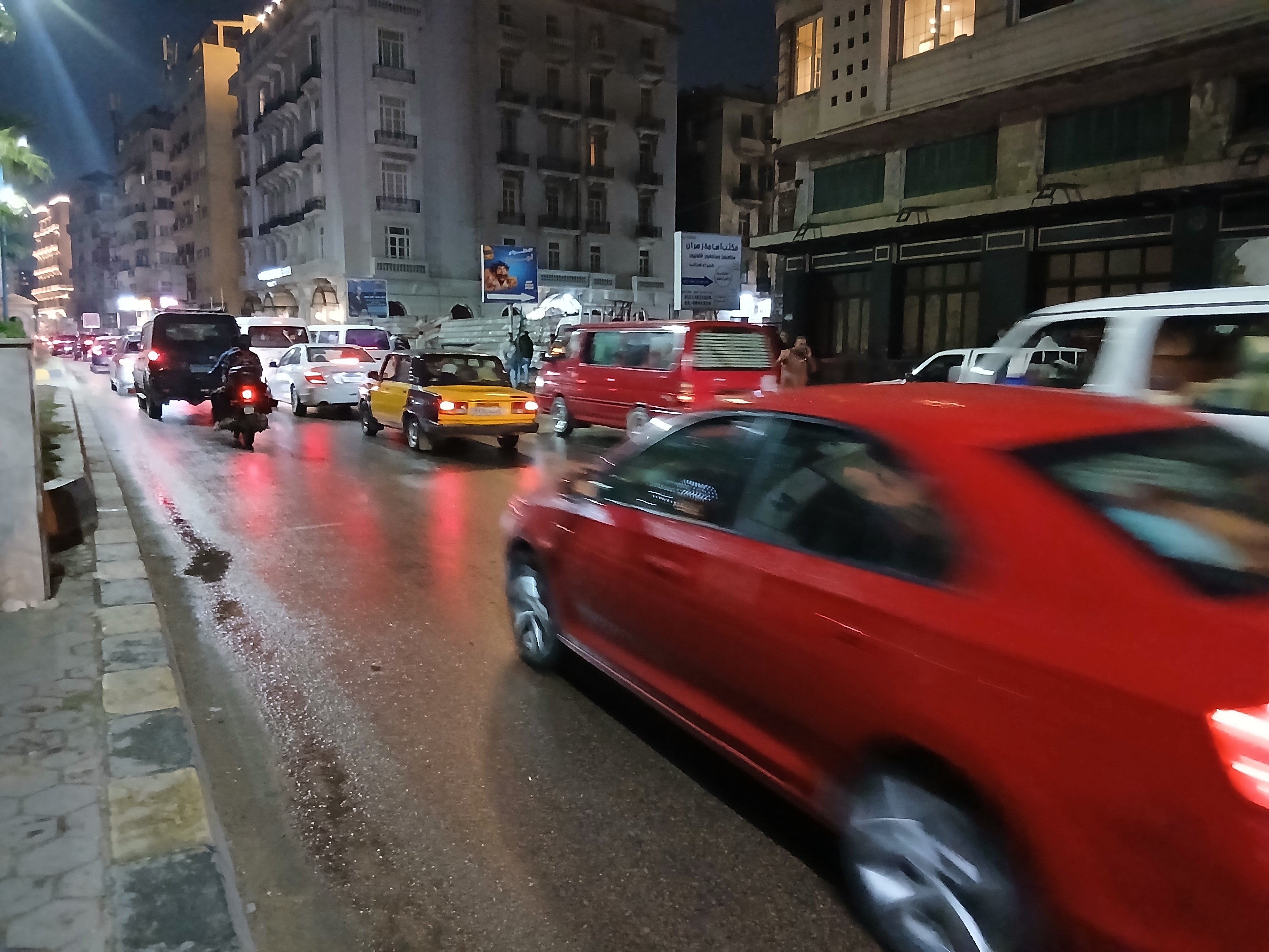 امطار تضرب  الإسكندرية  الآن