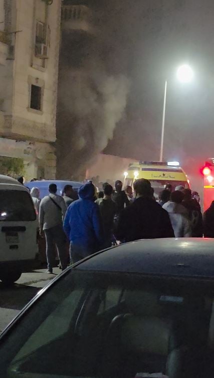 حريق هائل داخل مصنع ملابس