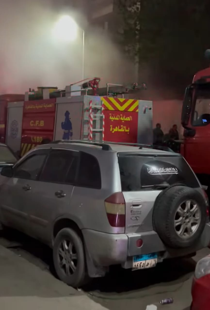 استكمال تبريد حريق مصنع ومخزن حلمية الزيتون (2)