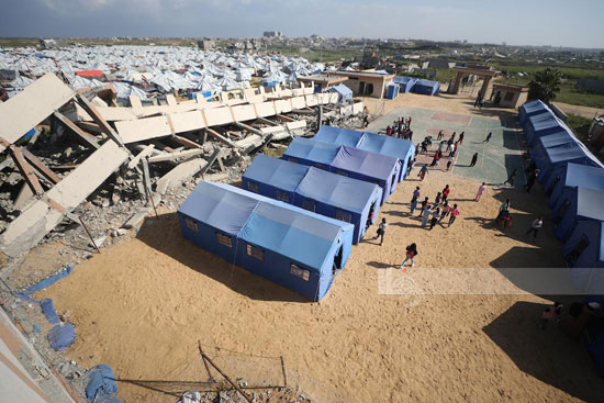 فصول دراسية داخل مدرسة فى غزة