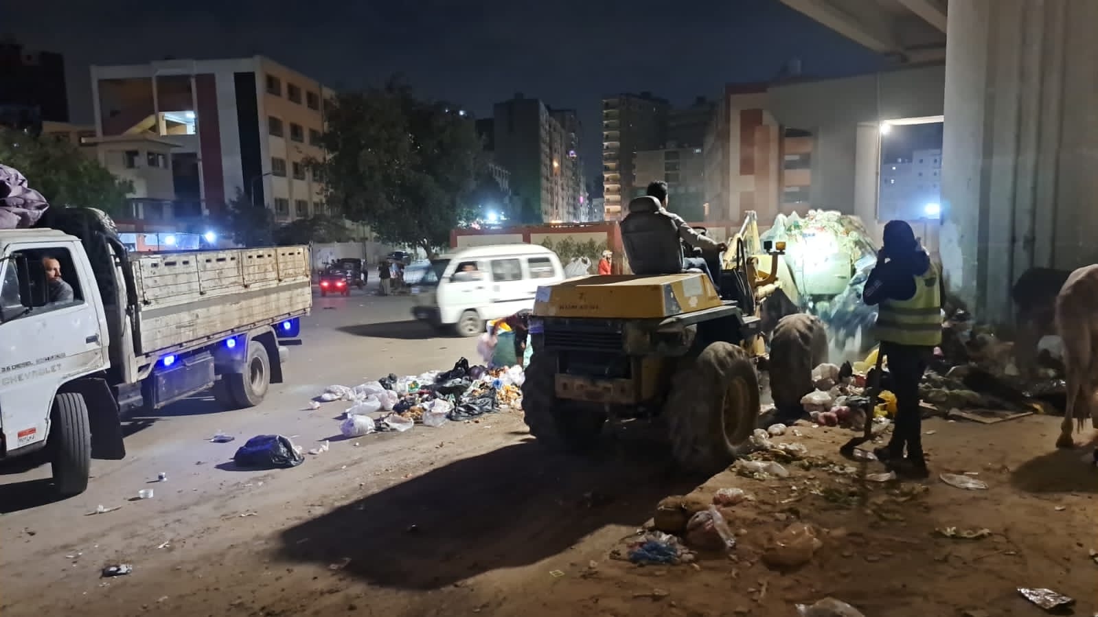 حملة نظافة مكبرة أسفل محور عمرو بن العاص (3)