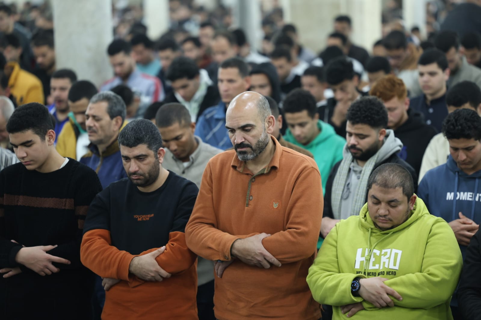 المصلون فى الجامع الأزهر