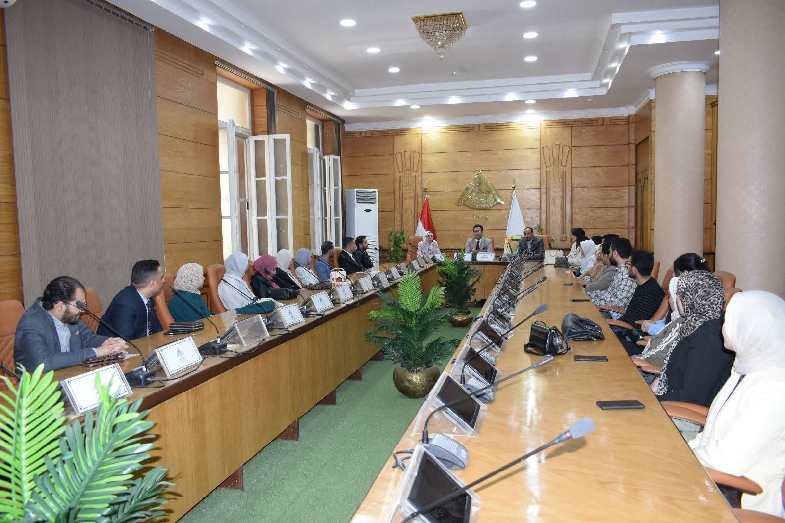 خلال لقاء الدفعة برئيس الجامعة