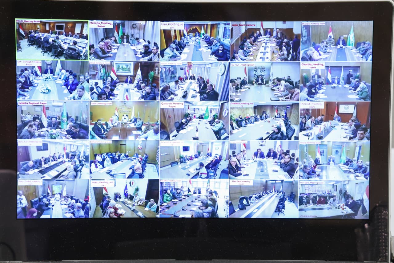 خلال الاجتماع