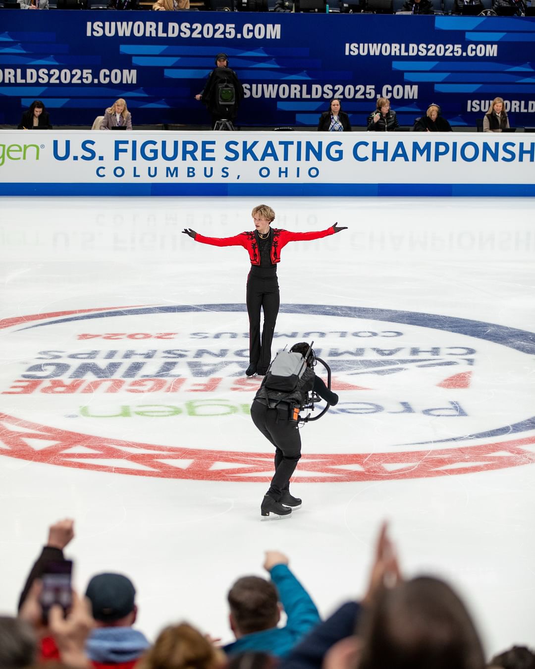 من احدى العروض