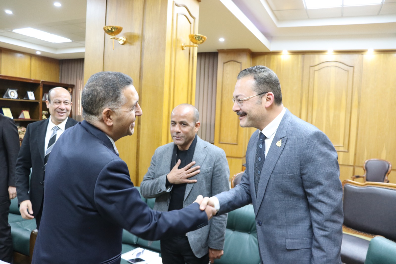 خلال لقاء محافظ القليوبية بالنواب