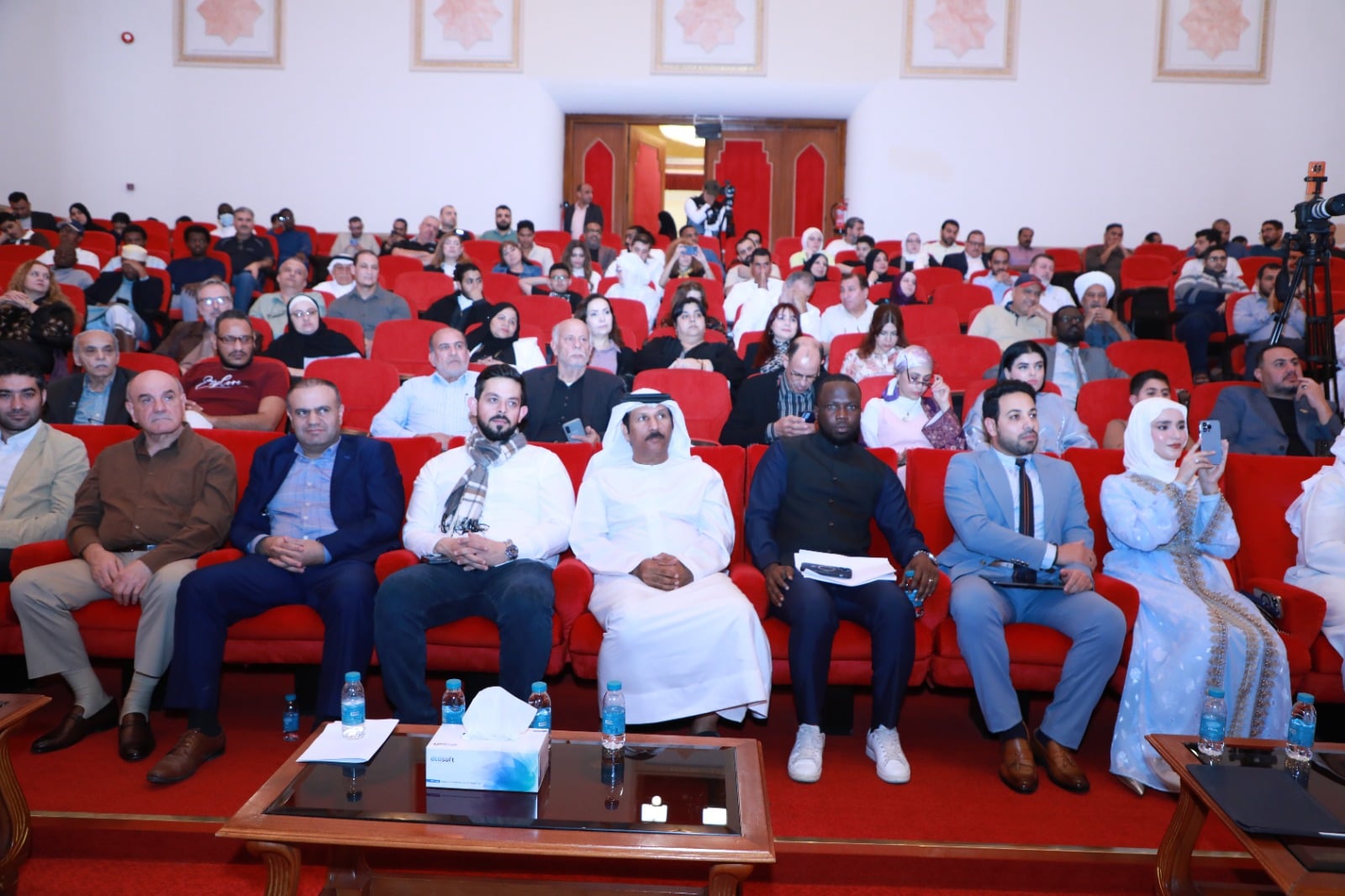 الشاعر محمد البريكى خلال الأمسية الشعرية الشاعر محمد البريكى خلال الأمسية الشعرية