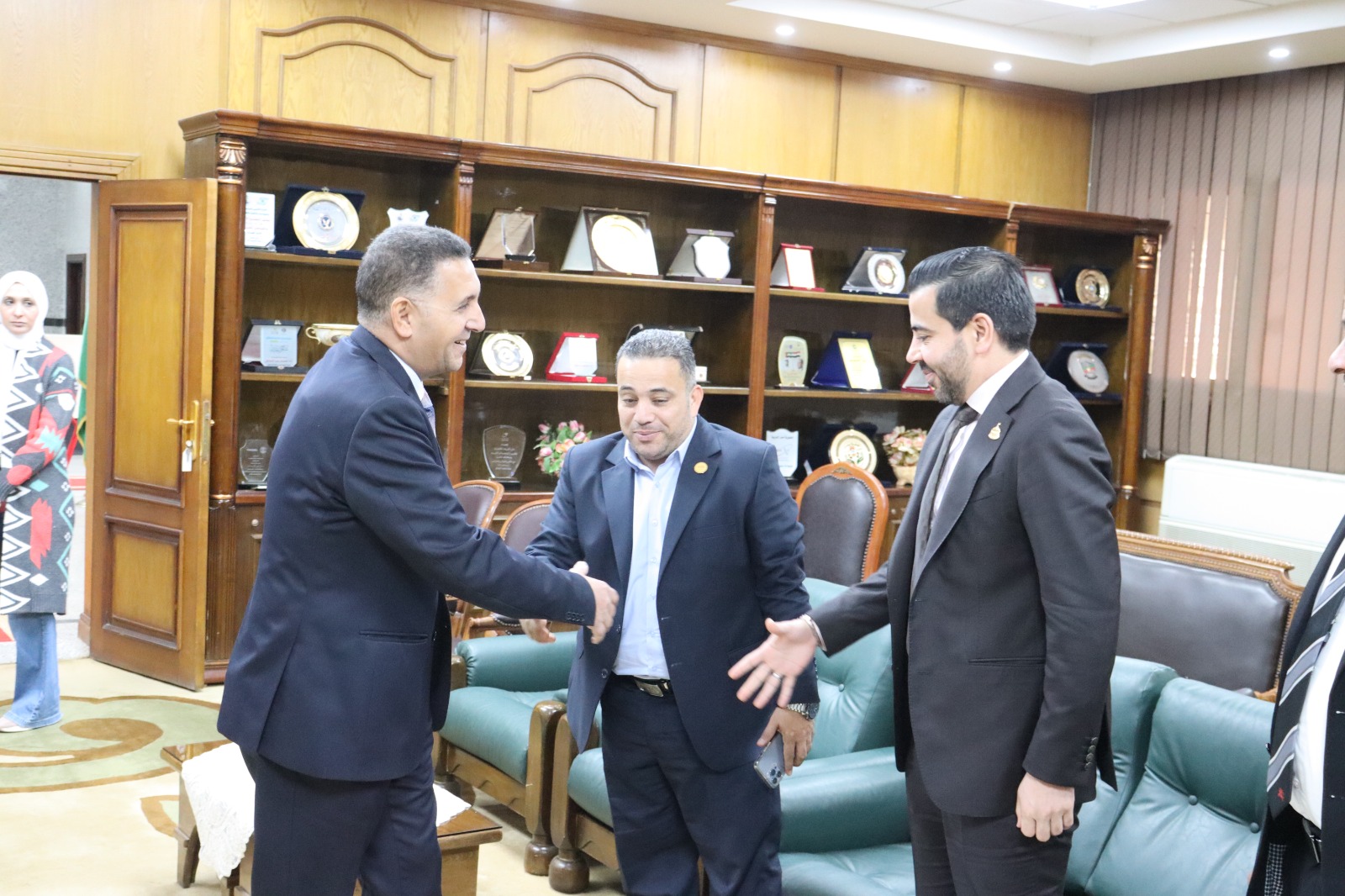 خلال لقاء المحافظ بأعضاء البرلمان