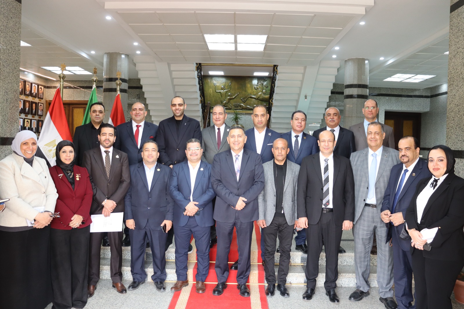 المحافظ يتوسط أعضاء مجلسي النواب والشيوخ