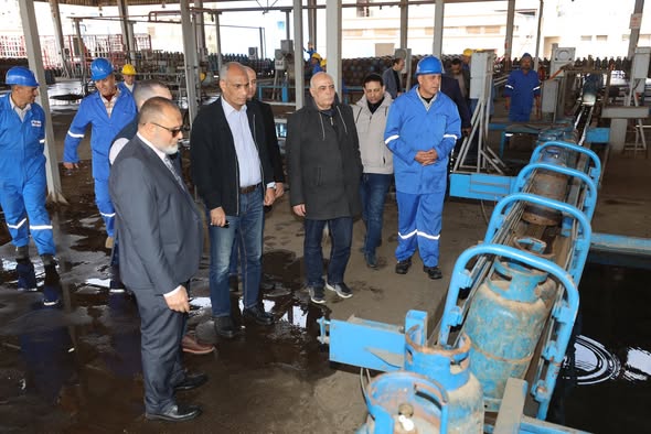 محافظ كفر الشيخ يتفقد شركة مصر لتعبئة الغازات بمنطقة بلطيم الصناعية محافظ كفر الشيخ يتفقد شركة مصر لتعبئة الغازات بمنطقة بلطيم الصناعية