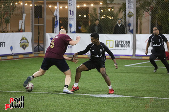 الجعفري يضغط على لاعب اليونايتد الجعفري يضغط على لاعب اليونايتد