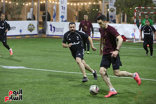 مصطفى يضغط على لاعب اليونايتد مصطفى يضغط على لاعب اليونايتد