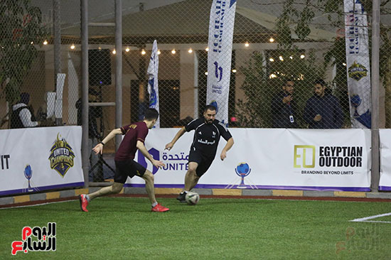 محمد مصطفى يحاول تمرير لاعب اليونايتد محمد مصطفى يحاول تمرير لاعب اليونايتد