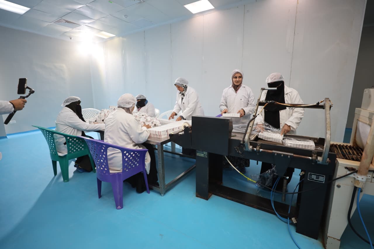 تصنيع الادوية بالمصنع