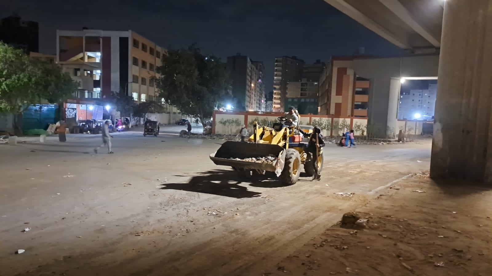 حملة نظافة مكبرة أسفل محور عمرو بن العاص (4)