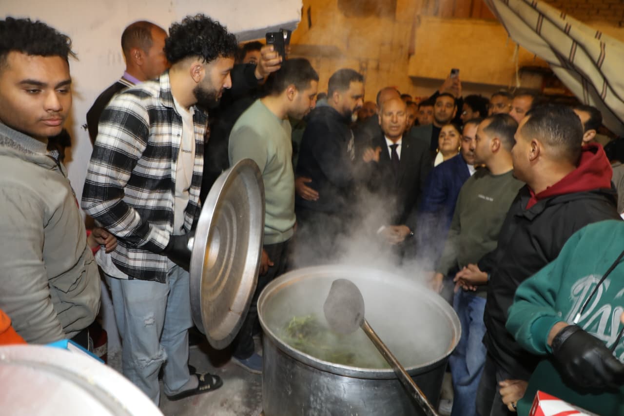 محافظ القاهرة يتفقد مائدة الإفطار