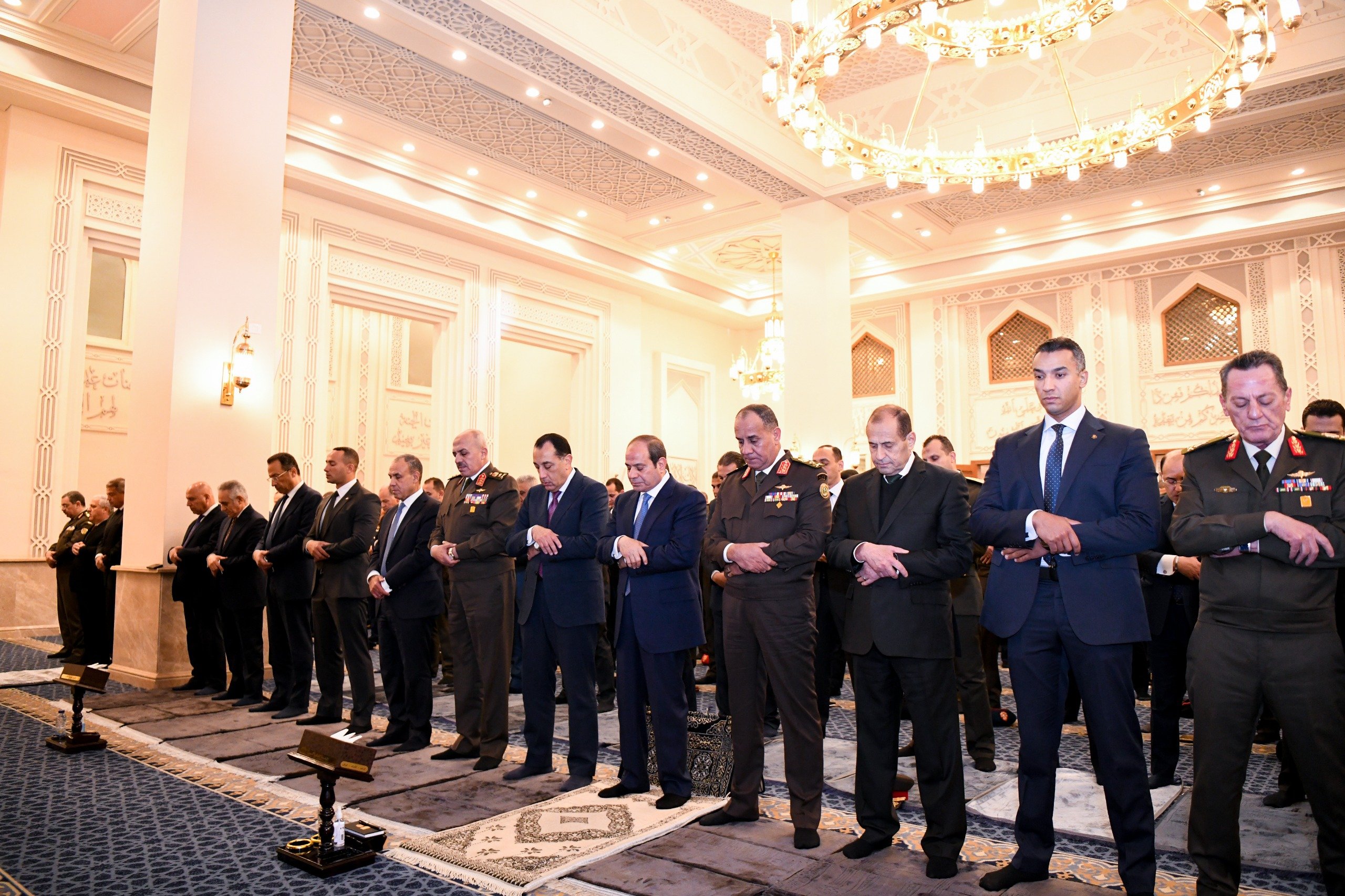 الرئيس السيسى يؤدى صلاة التراويح بالأكاديمية العسكرية (1)