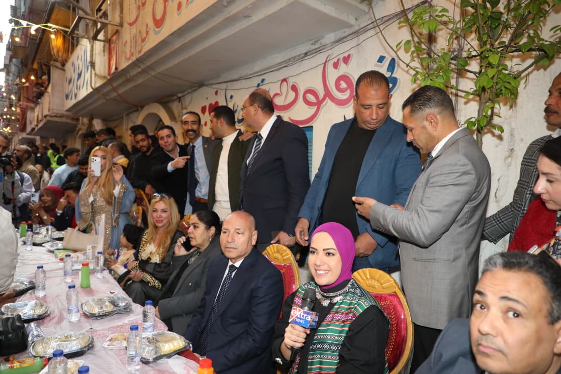 محافظ القاهرة يشارك فى إفطار المطرية