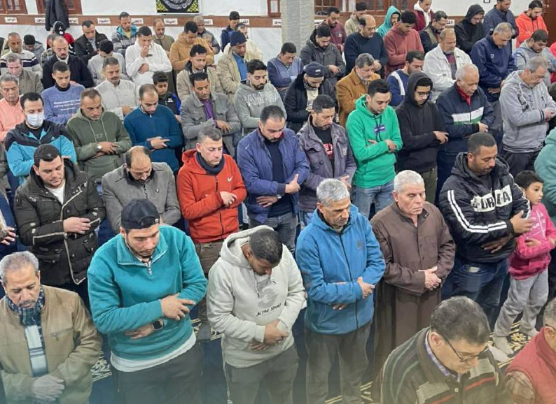 أداء صلاة التراويح