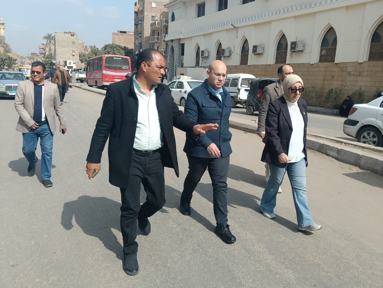 نائب محافظ الجيزة يتابع مشروعات الرصف بالحوامدية