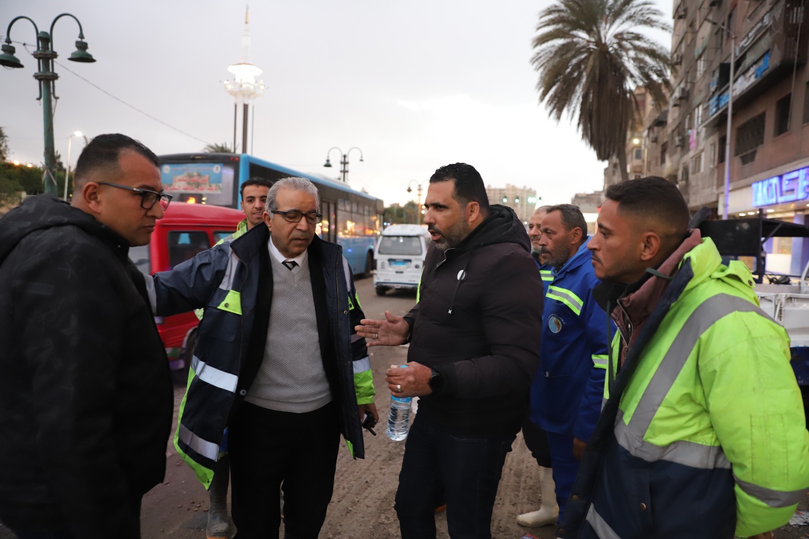 انهاء أزمة الصرف بالطريق الساحلى