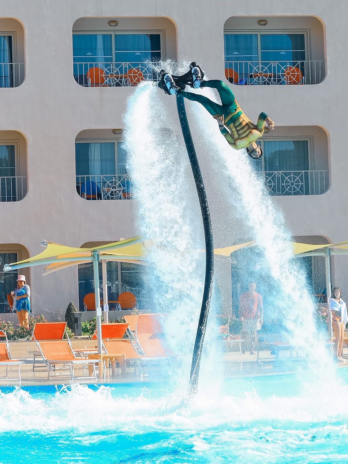 لاعب الفلاى بورد بالغردقة 