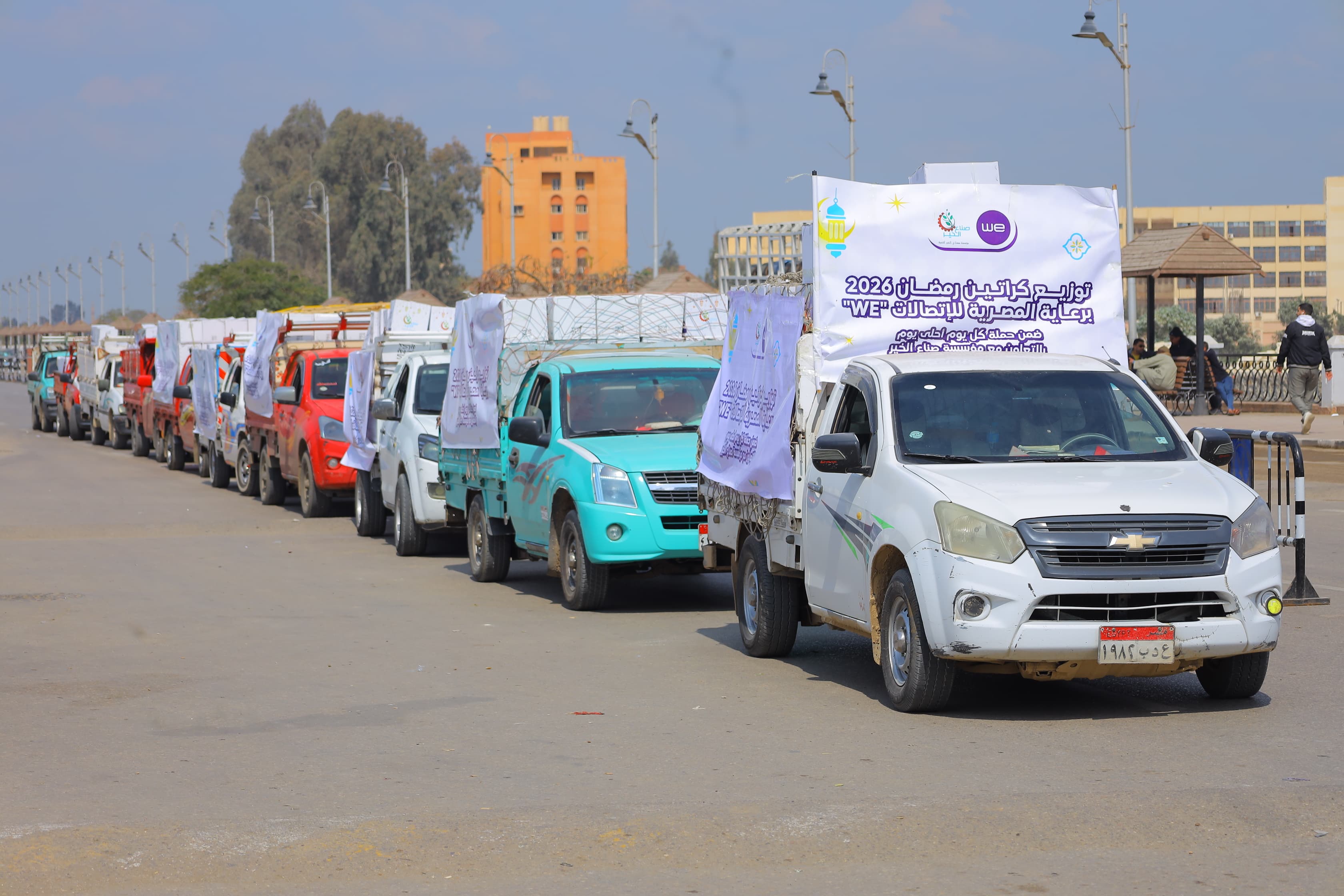 صناع الخير عضو التحالف الوطنى تنظم اصطفافا لآلاف الكراتين الغذائية بالغربية  (6)